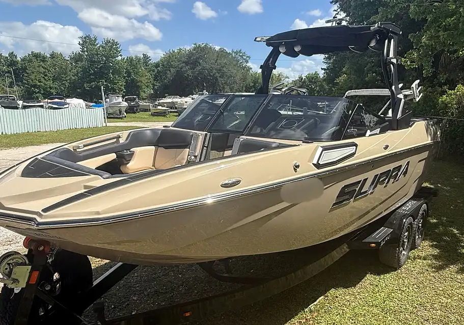 2023 Supra SL 550 23’5 8 JL Speakers SkiWakeboard Boat Raptor 575 6.2L V8 Engine
