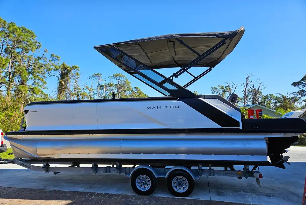 2024 Manitou Cruise Max 22 SGP 575 – Rotax 150 hp Engine – 2021 EZ Loader Trailer