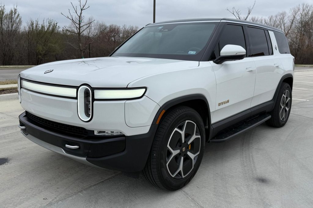 2023 Rivian R1S Adventure Edition