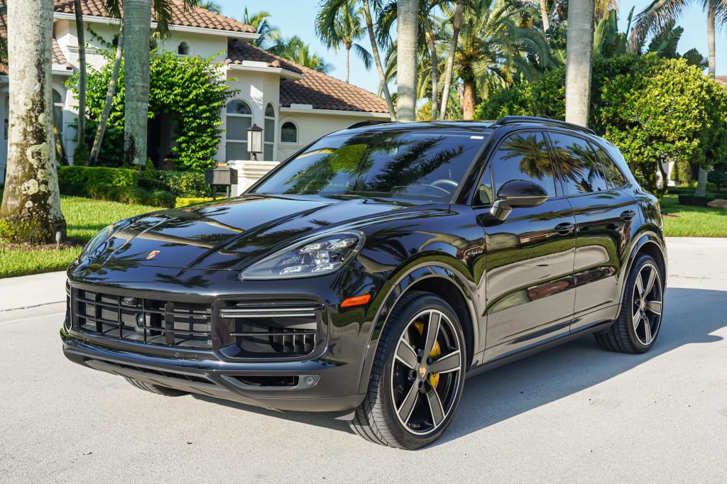 2023 Porsche Cayenne Turbo S E-Hybrid