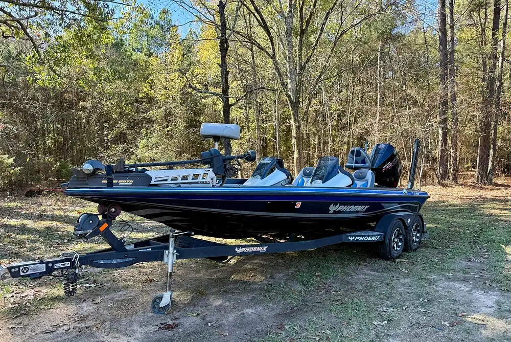 2019 Phoenix 721 Pro XP 21′ BassBoat – Mercury 250 Engine – 2019 Marine Master Trailer