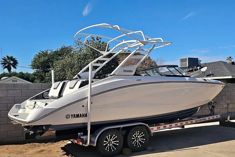 2023 Yamaha 252SD Boat, 2023 Yamaha 1.8L High Output 180 hp & 2005 Continental Trailer